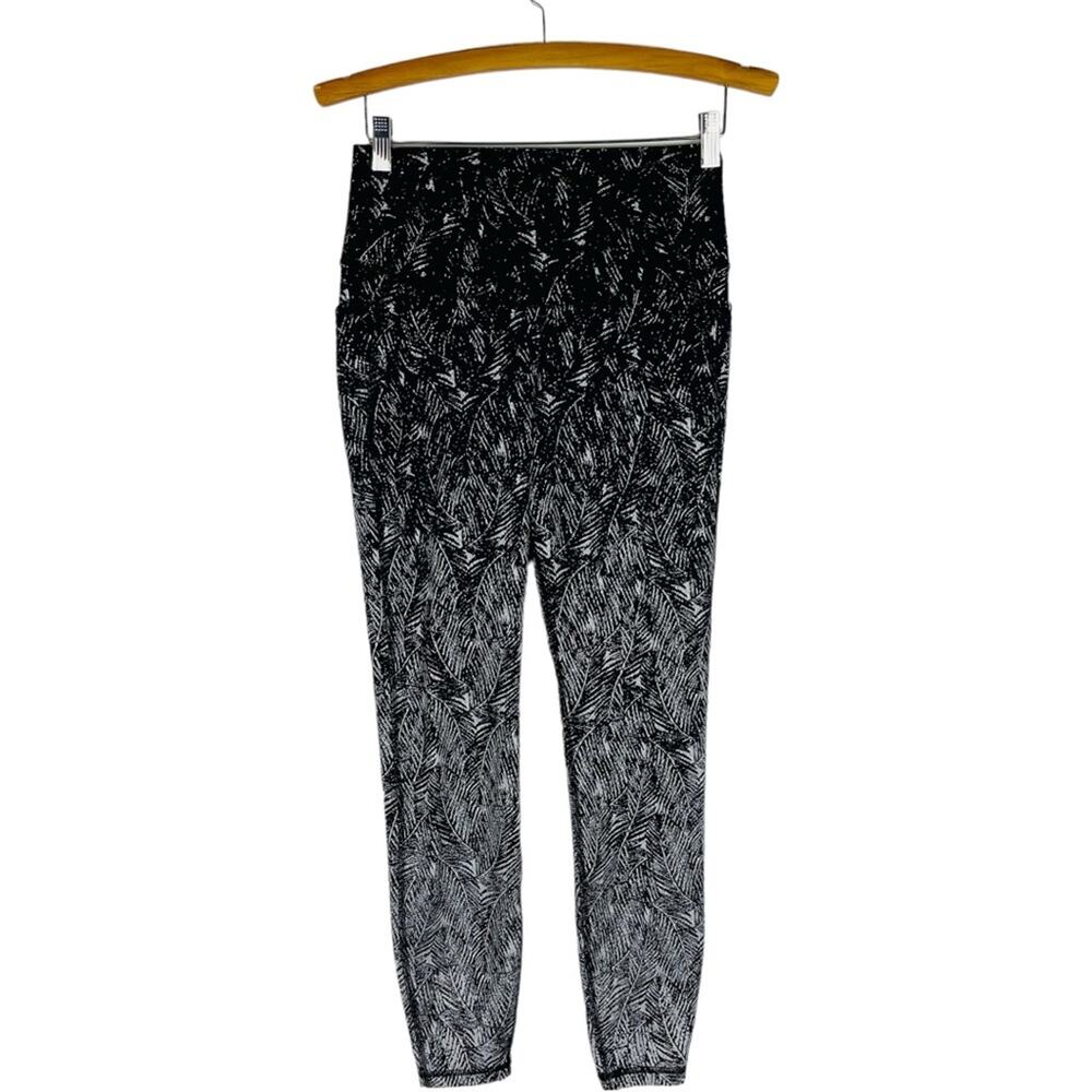 All in Motion black white leaves high waisted ankle athletic yoga leggings small